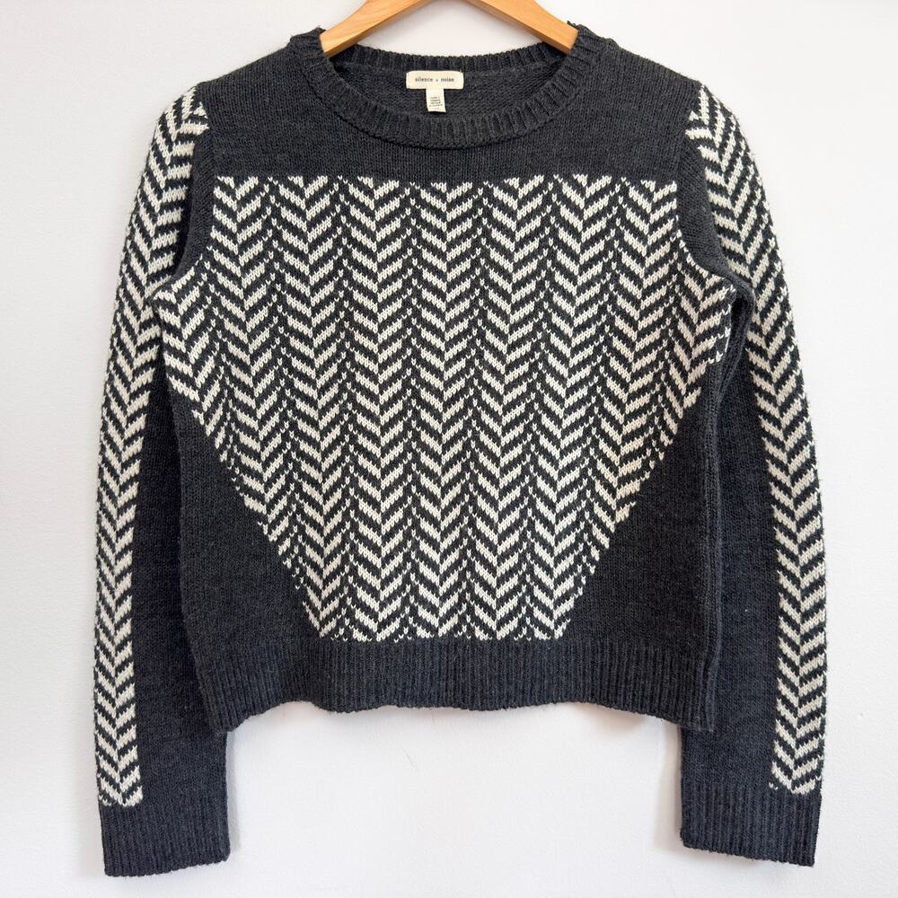 Urban Outfitters Women's Sweater Size M | Crewneck Chevron Black and White